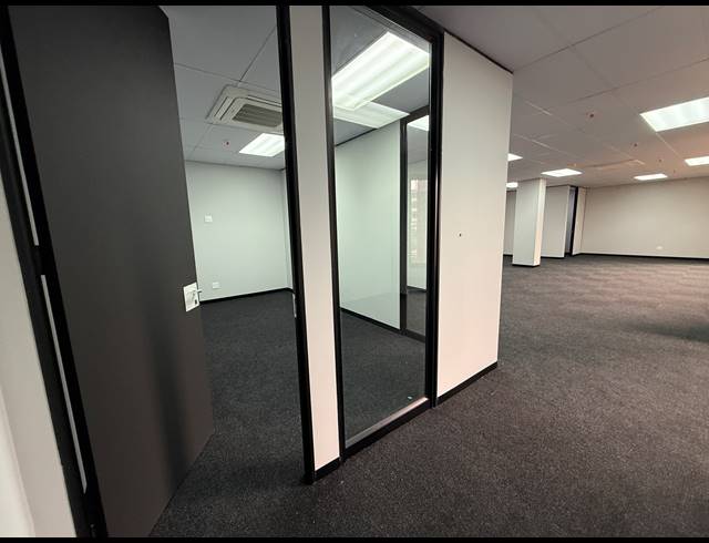 129M² OFFICE TO LET IN PARKTOWN